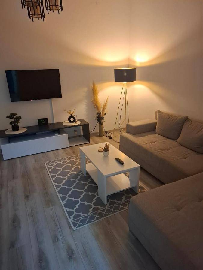 Apartamento para 3 personas, con Terraza y Jardín en Belgrado