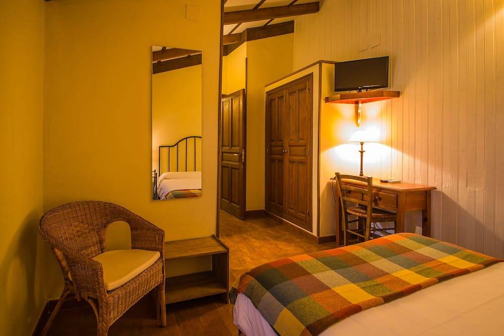 Casa Rural del Corral y Apartamentos for 10 people in Malpartida de Plasencia, Monfragüe National Park