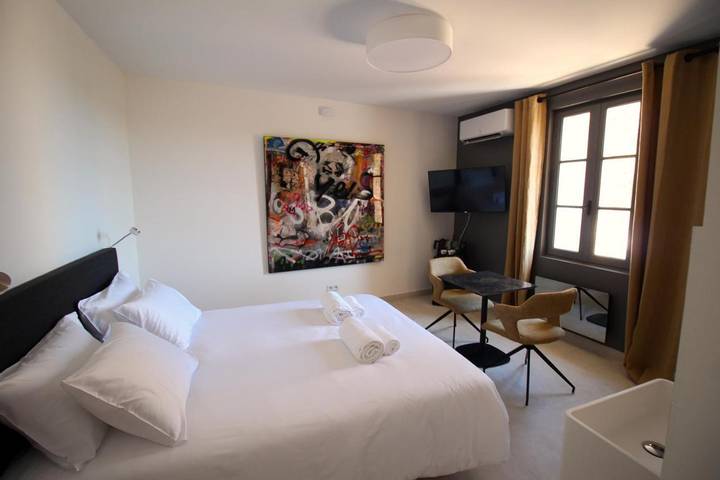 Chambre d’hôte pour 2 personnes, avec jardin ainsi que piscine et vue dans le Gard - 2