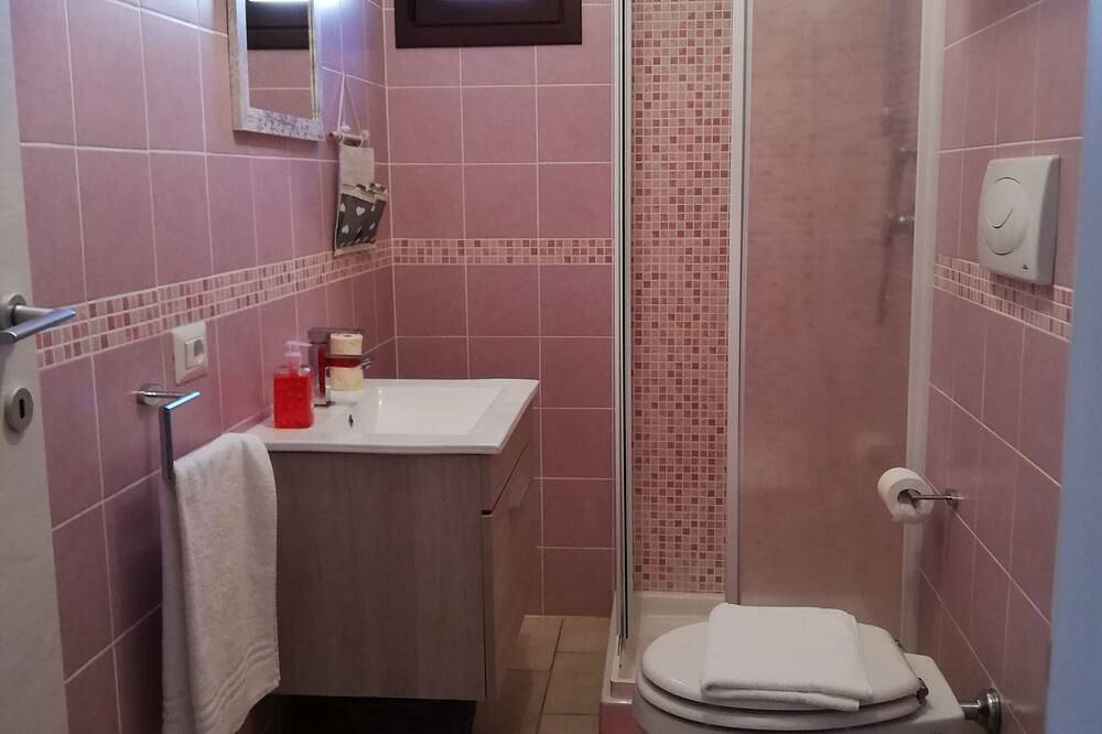 Ganze Wohnung, Doppelzimmer mit Möbeln und Komfort in Villaputzu, Cagliari Provinz