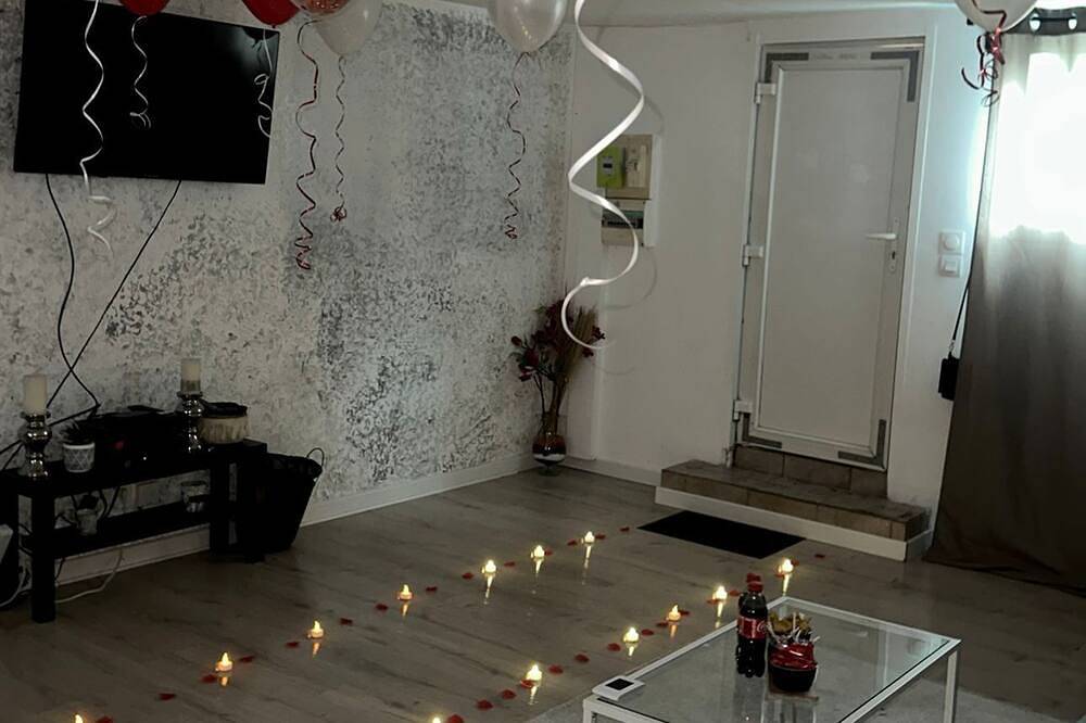 Cosy Home Jacuzzi in Livry-Gargan, Seine-Saint-Denis