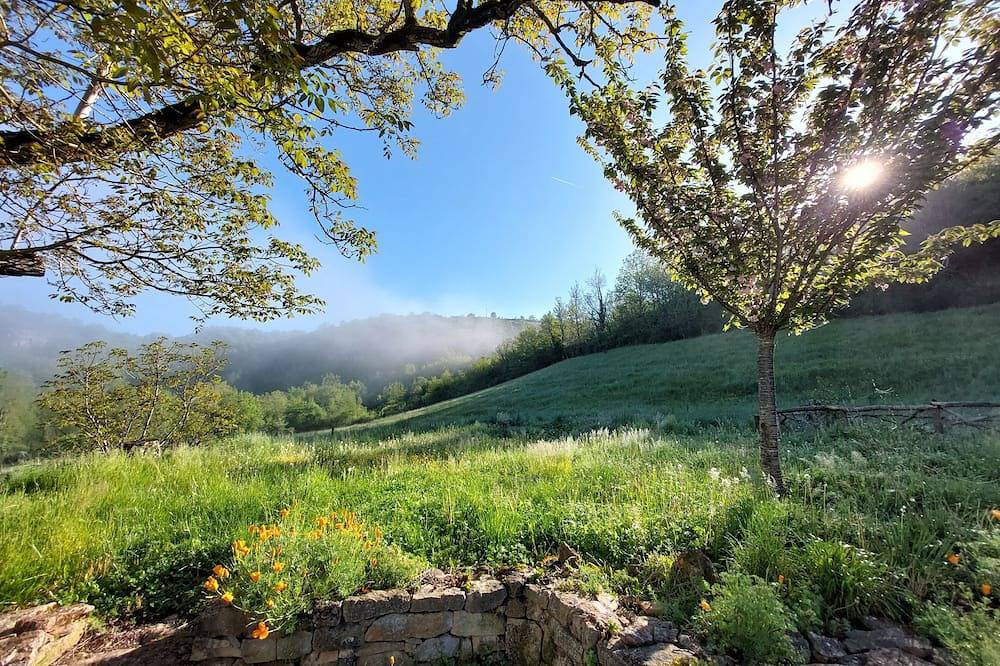 Cliff View and Private Pool with breathtaking views at Saint Antonin Noble Val in Saint-Antonin-Noble-Val, Tarn-et-Garonne