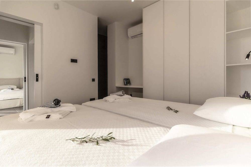 Villa Oneiro. 3 bed Private Pool Sea View in Palairos, Etolia-Acarnania