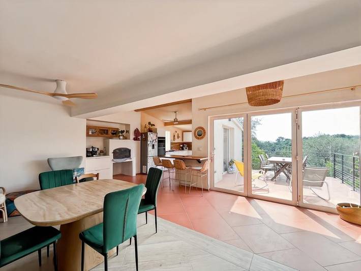 Location de vacances pour 7 personnes, avec terrasse et piscine à La Roquebrussanne - 3