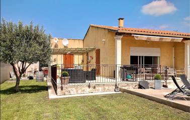 Gîte pour 6 personnes, avec piscine et terrasse à Montfrin