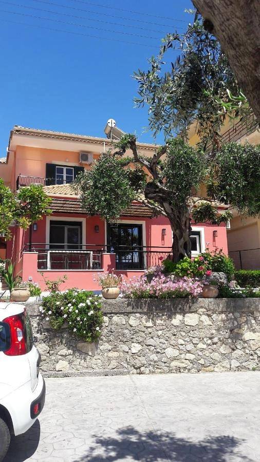 Διαμερίσματα διακοπών για 2 άτομα, με Μπαλκόνι και Ταράτσα καθώς και Κήπο και Θέα στην Παλαιοκαστρίτσα