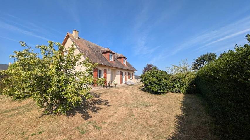Location de vacances pour 8 personnes, avec Terrasse ainsi que Jardin et Vue à Cottun