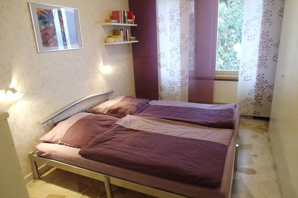 Ganze Wohnung, Ferienwohnung mit Panoramablick und Privatstrand in Villaggio Montelago, Brusimpiano Gemeinde