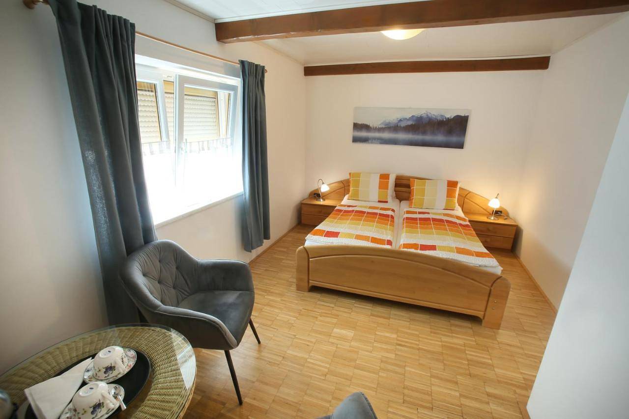 Ganze Ferienwohnung, Winzerzimmer - Weingut Tinhof in Eisenstadt, Leithaberg