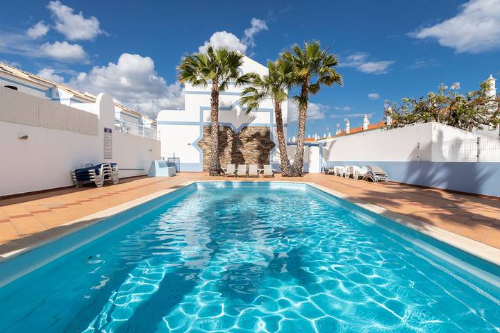Ferienhaus für 6 Personen, mit Balkon und Pool - 1