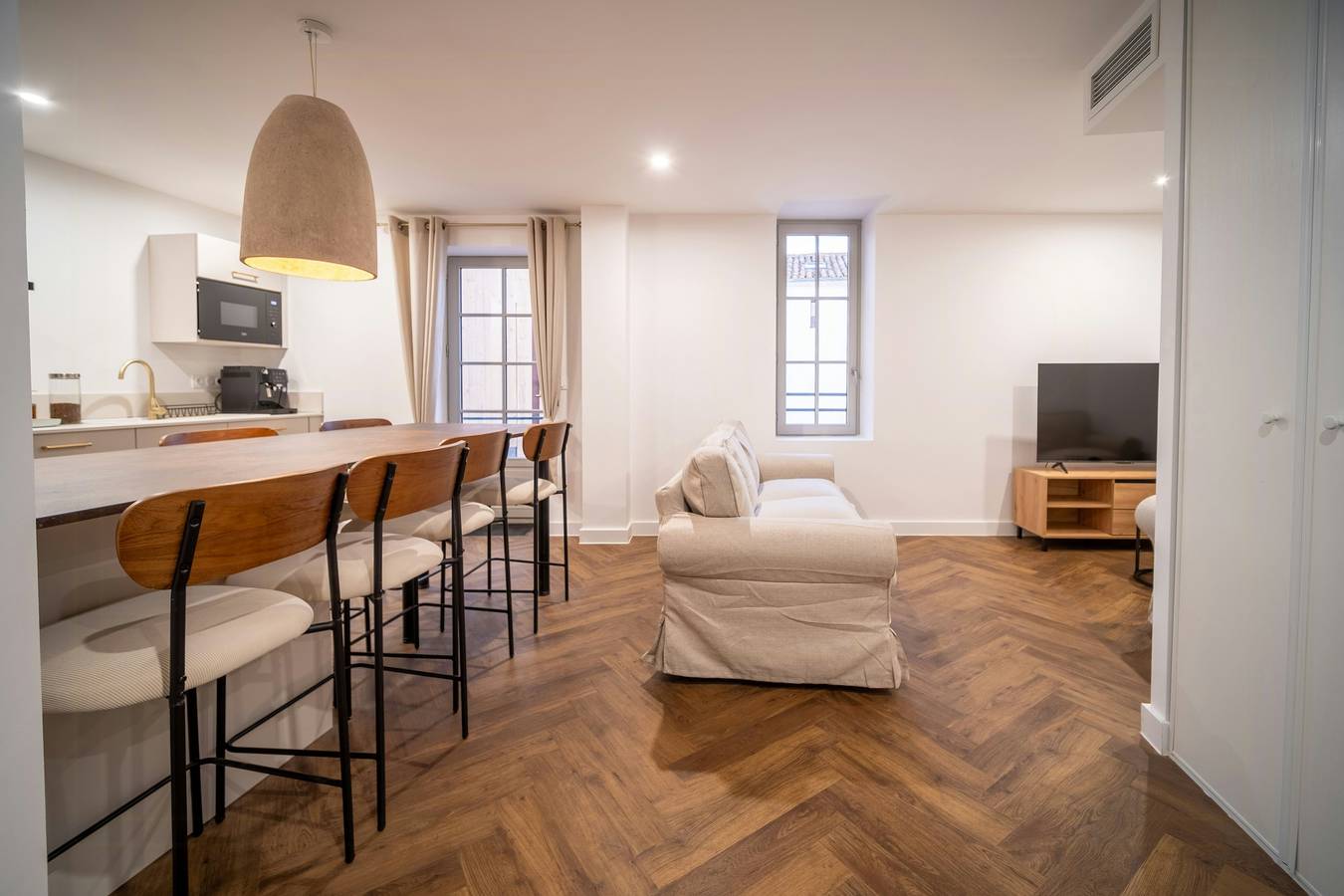 Ein Haus inmitten der Garrigue im Herzen eines Weinguts in Bages (Aude), Mittelmeerküste (Frankreich)