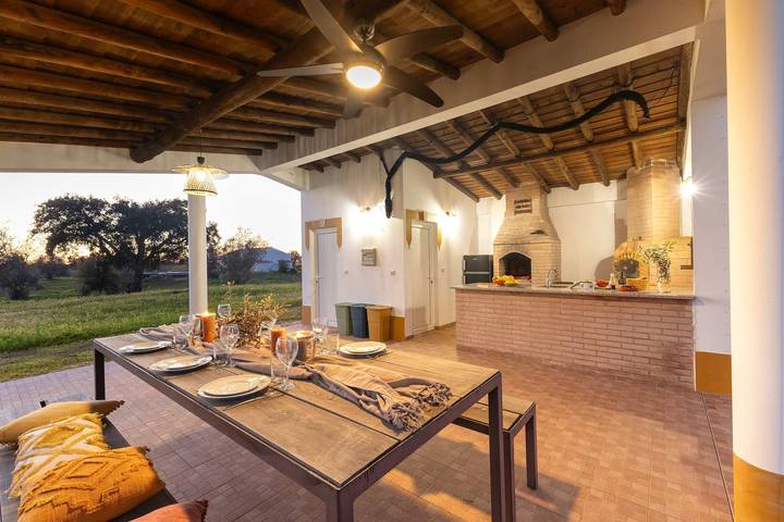 Alentejo Rural Farmhouse with Heated Pool & Total Privacy in Ferreira do Alentejo e Canhestros, Beja Distrikt