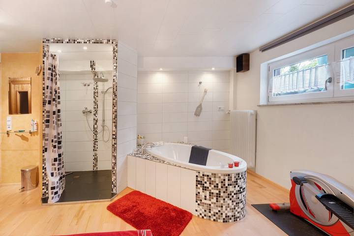 Entire apartment, Apartment 'Lemke' with Terrace, Sauna, Shared Garden and Wi-Fi in Stadt Hufingen, Donaueschingen
