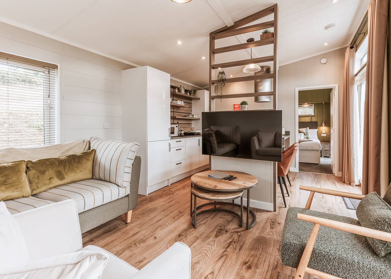 Magnolia Lodge Vip Hot Tub in Shropshire