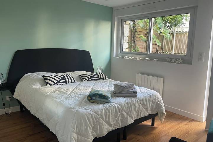 Gîte pour 4 personnes, avec Jardin dans Plage du Chay - 2