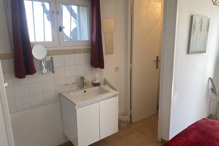 Location de vacances pour 2 personnes, avec piscine ainsi que jardin et terrasse, animaux acceptés à Comps - 4