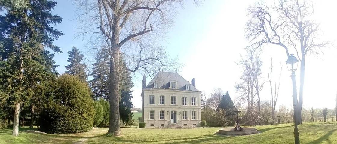 Villa pour 15 personnes, avec vue ainsi que terrasse et jardin