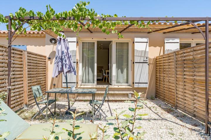 Studio pour 2 personnes, avec Jardin dans le Vaucluse