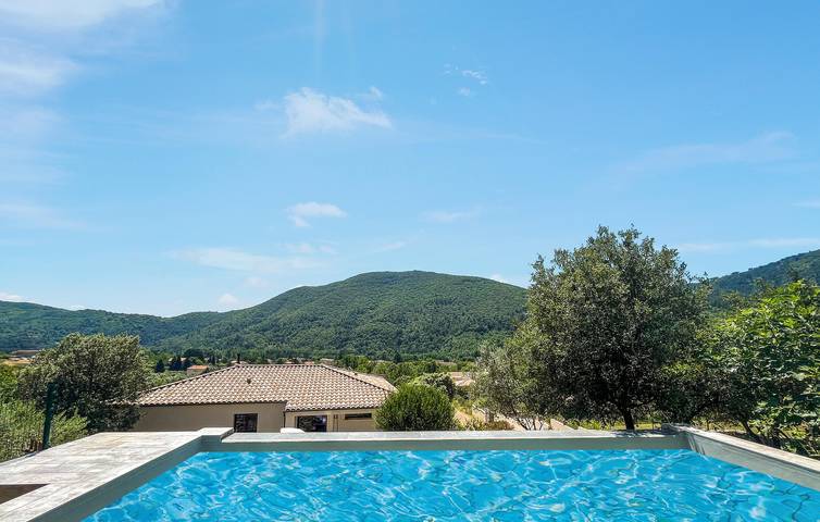 Location de vacances pour 6 personnes, avec jardin ainsi que piscine et terrasse à Saint-Florent-sur-Auzonnet - 4