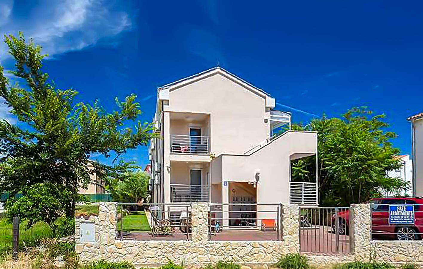 Geheel vakantieappartement, Charmant appartement met terras en panoramisch uitzicht, op 1,5 km van het strand van Bijela in Medulin City, Medulin