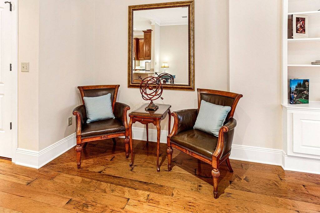 Ganze Wohnung, Steps To River Street, City Market w/ Private Parking by Lucky Savannah in Savannah, Chatham County