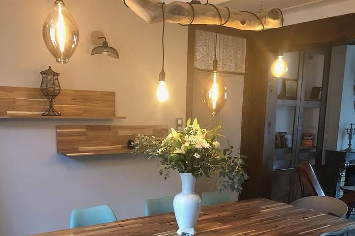 Location de vacances pour 8 personnes, avec terrasse ainsi que piscine et jardin à Vireux-Wallerand