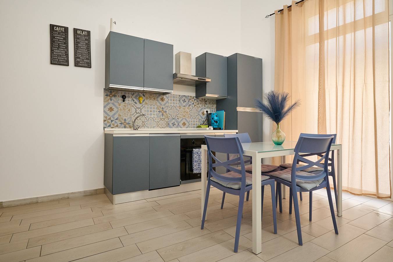 Appartamento intero, Appartamento 'Blue House' con terrazza privata, Wi-Fi e aria condizionata in Follonica, Costa degli Etruschi