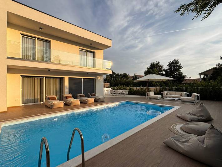 Ferienhaus für 6 Personen, mit Garten und Pool sowie Terrasse