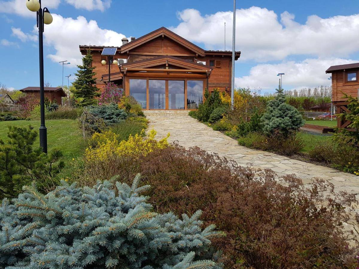 Sat de vacanta Ciprian Porumbescu in Karpaty (Rumunia)