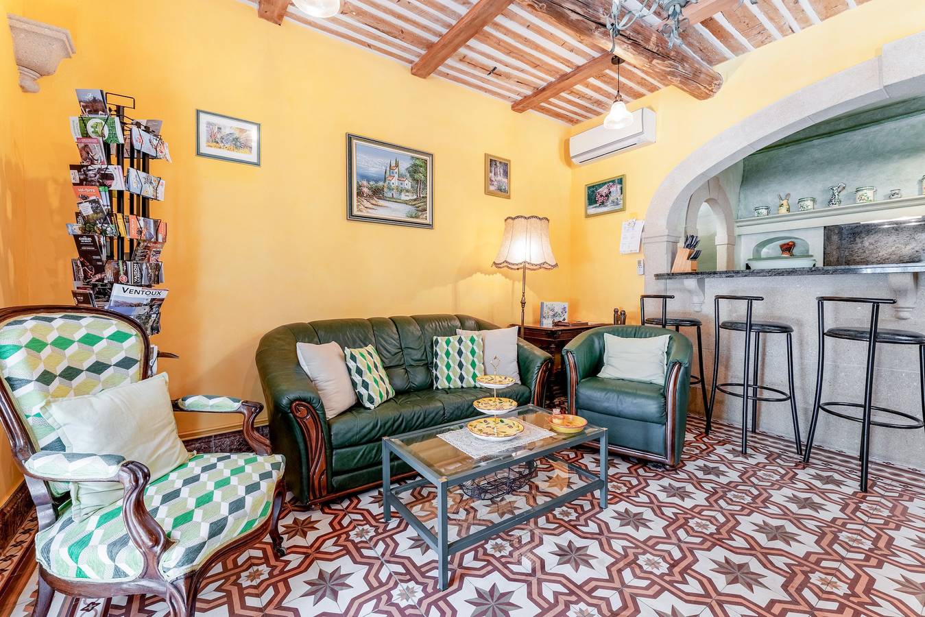 Ganze Wohnung, Familienfreundliches Ferienhaus mit beheiztem Gemeinschaftspool, Wlan & Klimaanlage in Le Thor in Le Thor, Vaucluse