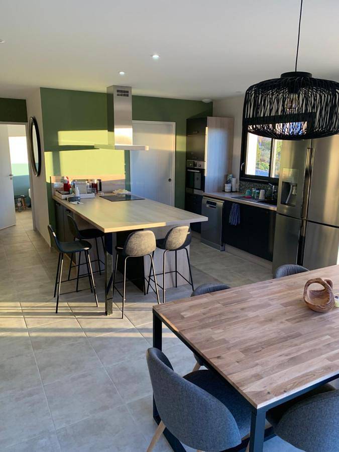 Location de vacances pour 6 personnes, avec vue ainsi que jardin et piscine à Lussan - 2