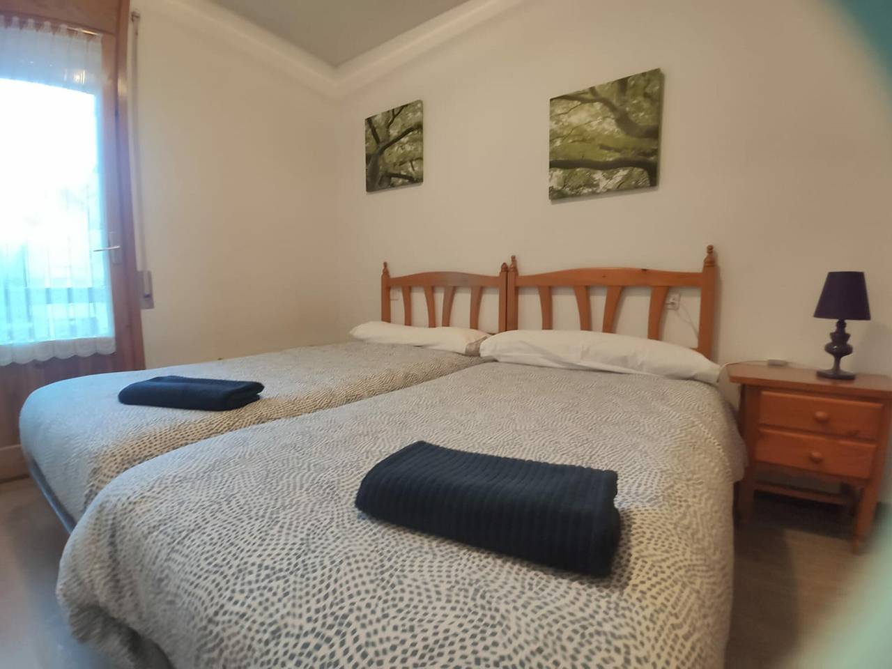 Apartamento entero, Apartamento de montaña en Jaca con piscina, parking, para 6 personas in Jaca, Pirineos