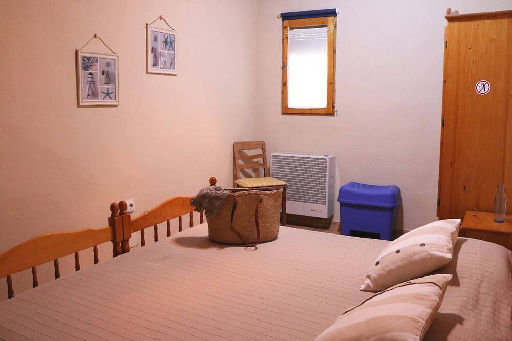 Appartement entier, Bungalow rural confortable, calme et agréable avec une belle et rustique terrasse in Sant Ferran de Ses Roques, Formentera