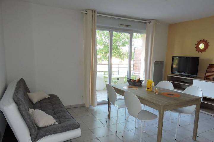 Appartement de vacances pour 4 personnes, avec Balcon et Jacuzzi ainsi que Terrasse et Jardin