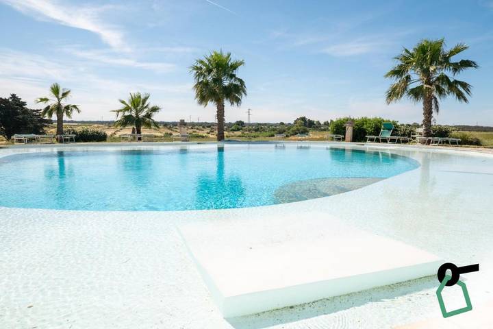 Hotel dla 2 osób, z basen i taras oraz ogród w Brindisi