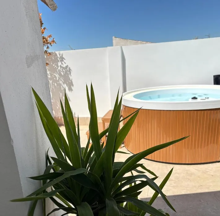 Maison de campagne pour 2 personnes, avec piscine ainsi que balcon et jacuzzi - 1
