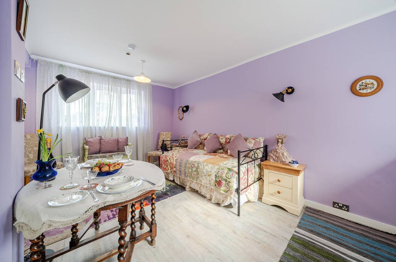 Colourful and Cosy Guest Studio in Great Bookham - Pass the Keys in Surrey
