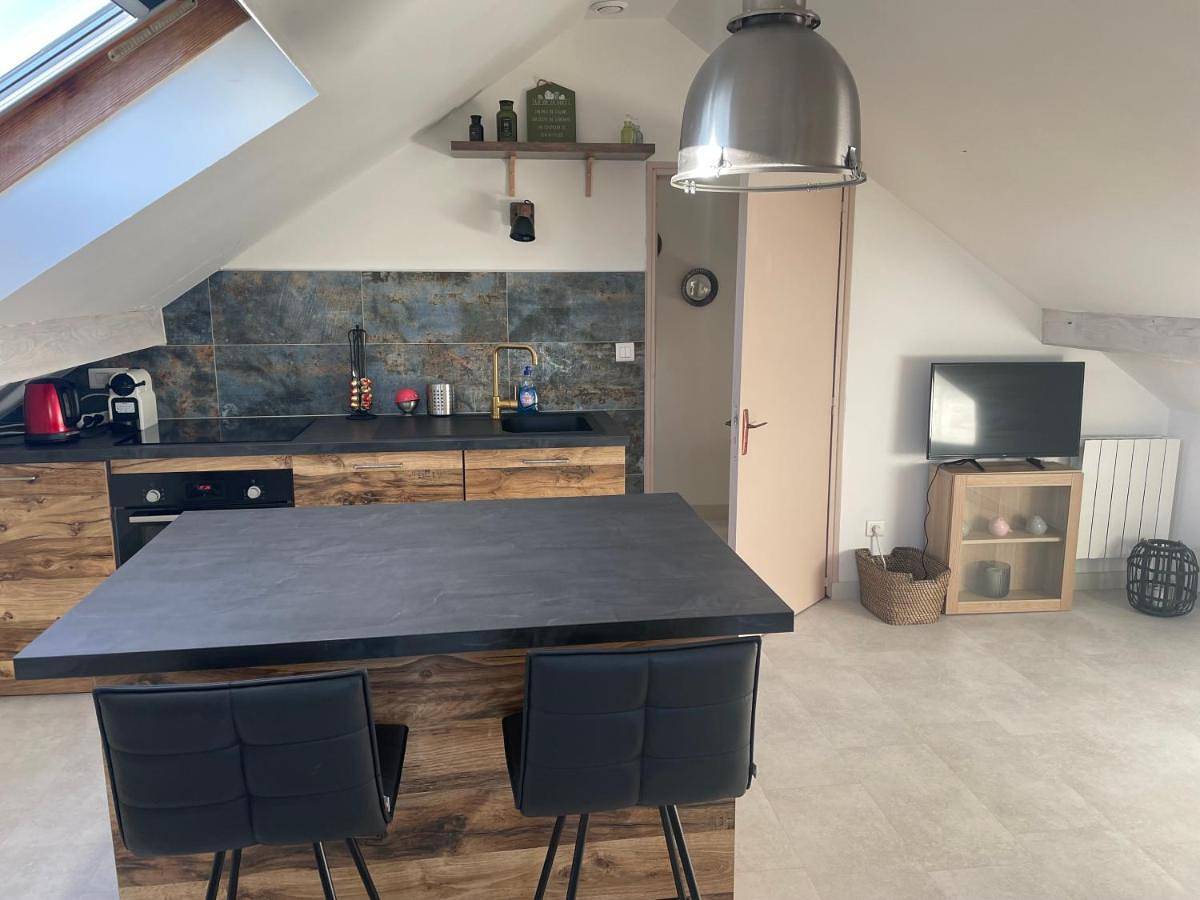Appartement entier, One-Bedroom Apartment in Saint-Laurent-en-Grandvaux, Parc naturel régional du Haut-Jura