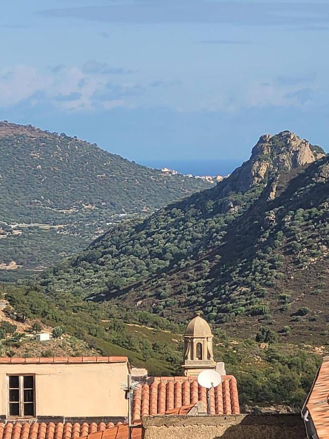 Location de vacances pour 8 personnes, avec Balcon ainsi que Terrasse et Vue à Feliceto