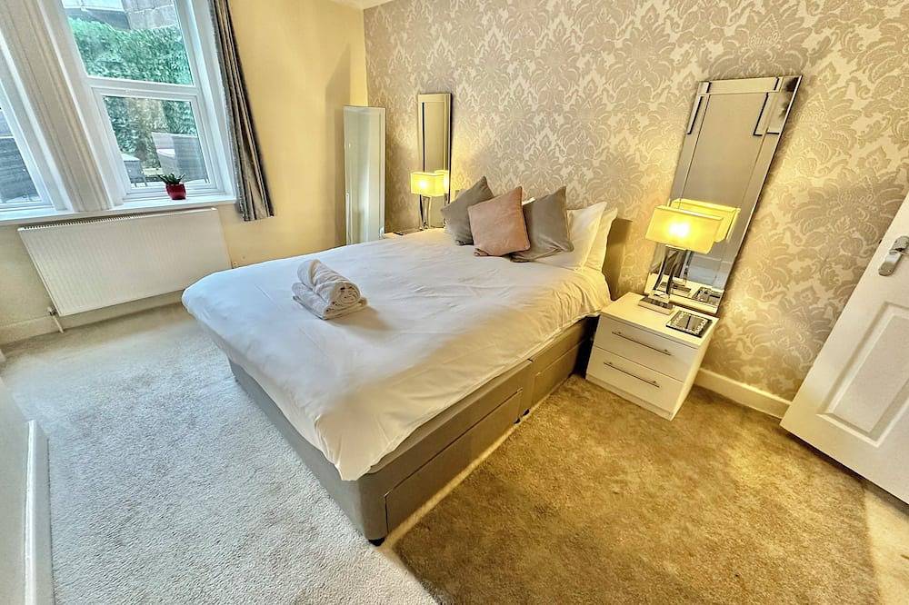 Ganze Wohnung, Glen Fern Lodge - Garden Apartment with Parking - Town Centre - Close to Beach in Bournemouth, Südwestengland