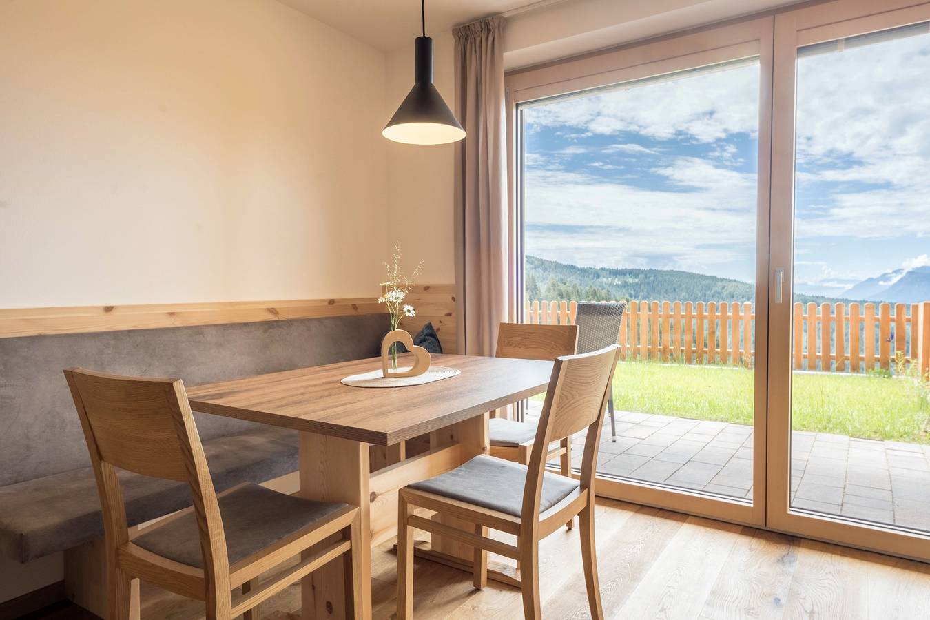 Appartamento intero, Appartamento di vacanza "Thymian - Kuenhof" con vista sulle montagne, Wi-Fi, giardino e sauna in Verano, Alpi Sarentine