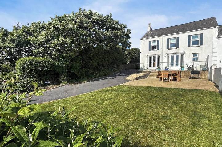 Cottage for 9 people, with garden in Little Haven