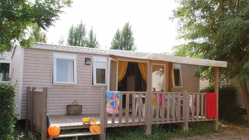 Camping pour 8 personnes, avec piscine et sauna, animaux acceptés dans Massif de l'Esterel - 3