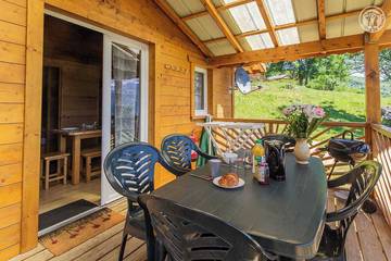 Gîte pour 4 personnes, avec terrasse et piscine à La Côte-d'Aime
