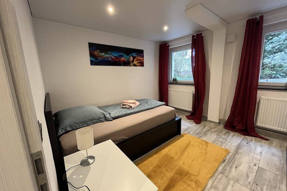 Ganze Wohnung, 90 m2 Wohnung mit 2 Schlafzimmer, Terasse & Garten in Bad Friedrichshall, Kurpfalz
