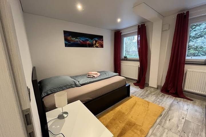Ganze Wohnung, 90 m2 Wohnung mit 2 Schlafzimmer, Terasse & Garten in Bad Friedrichshall, Landkreis Heilbronn