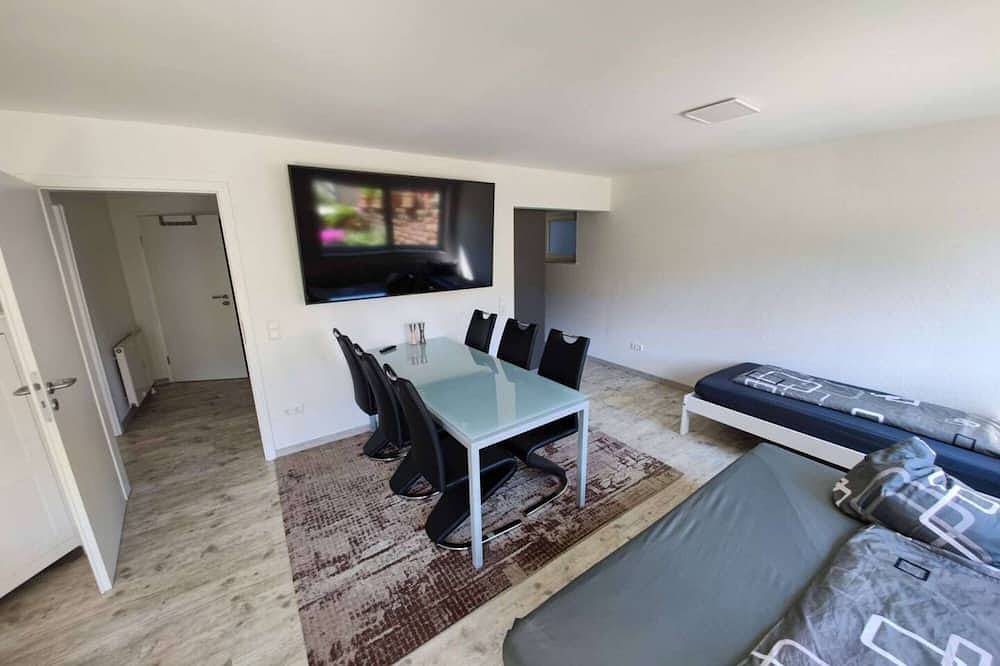 Ganze Wohnung, Whirlpool Dusch-Wc 75\" Sat-Tv Prime Küche Terrasse Stellplatz für 4+2 Gäste in Waldbronn, Kraichgau