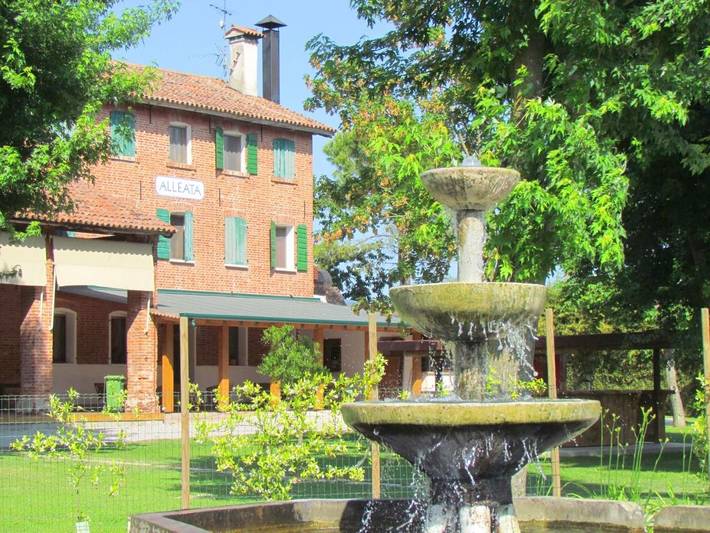 Agriturismo per 2 persone, con terrazza e piscina nonché panorama e giardino in Provincia di Venezia