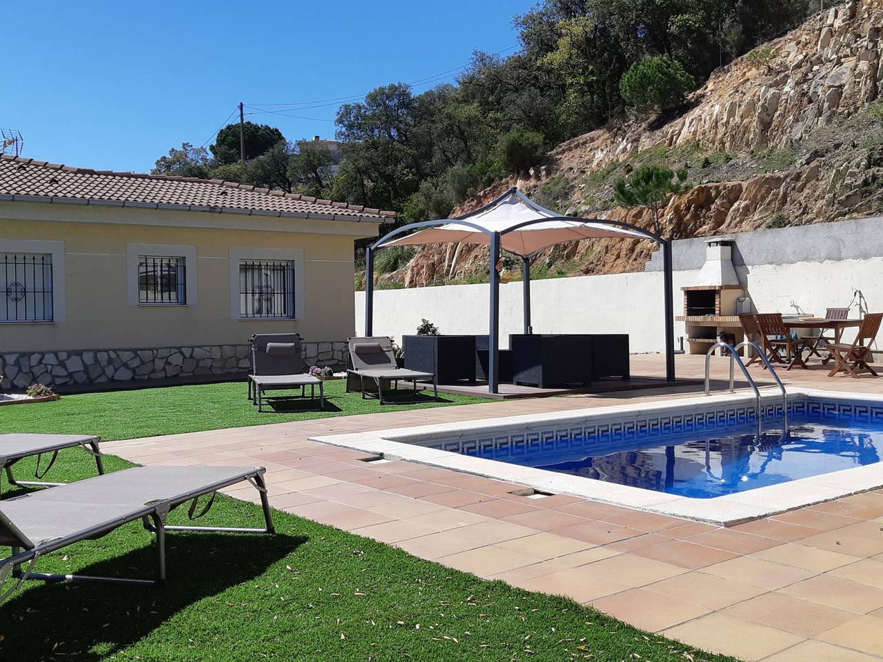Casa encantadora con piscina privada, Wi-Fi, mascotas a solicitud, en Lloret de Mar in Aiguaviva Parc, Vidreras