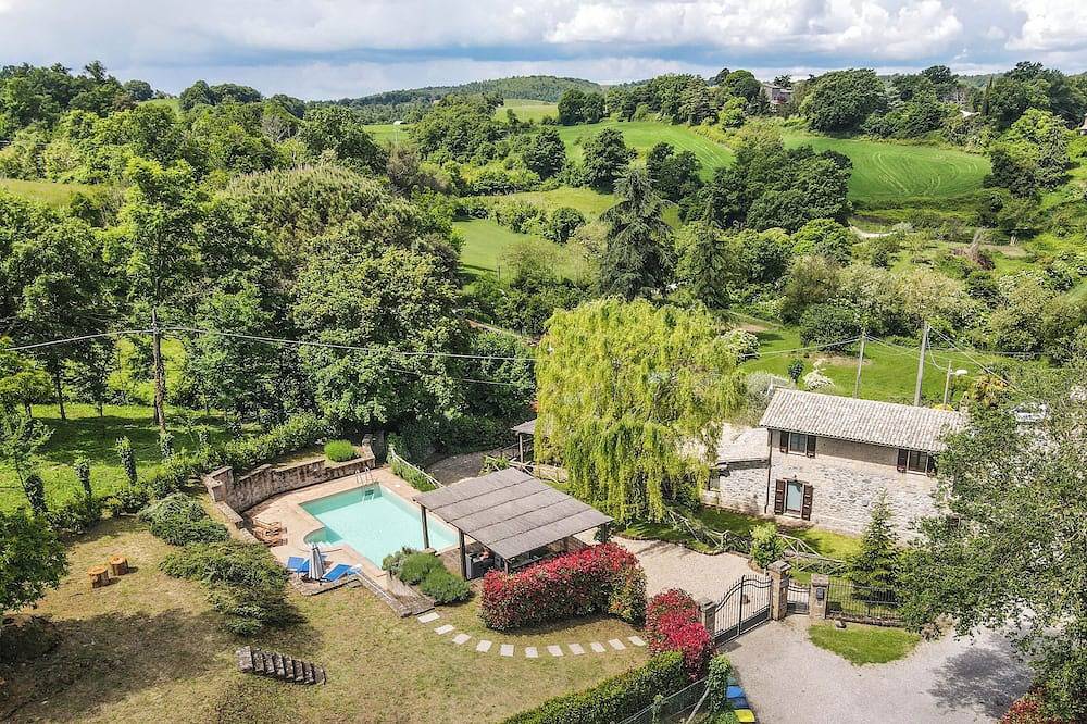 House with private pool, fenced garden, bikes near Orvieto and lake Bolsena in Orvieto, Provincia de Terni